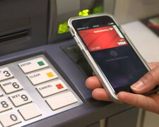 Лайфхак на всі випадки життя: як зняти гроші з банкомату, якщо ви забули банківську картку