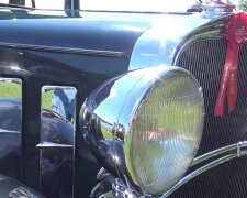 Кому-то очень повезло: в заброшенном и разваленном сарае нашли редчайший Chevrolet 1932 года