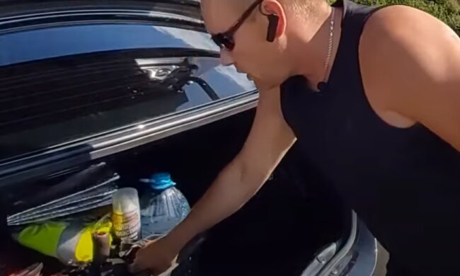 Багажник автомобиля: скрин с видео