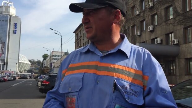 "Поплавило парня": украинцев насмешило верусное видео с "работником месяца" на парковке