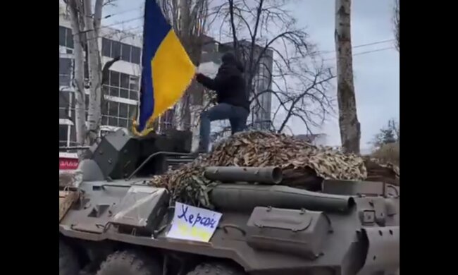 Украинец захватил вражеский БТР, поднял флаг Украины и прокатился по городу! Россияне обалдели