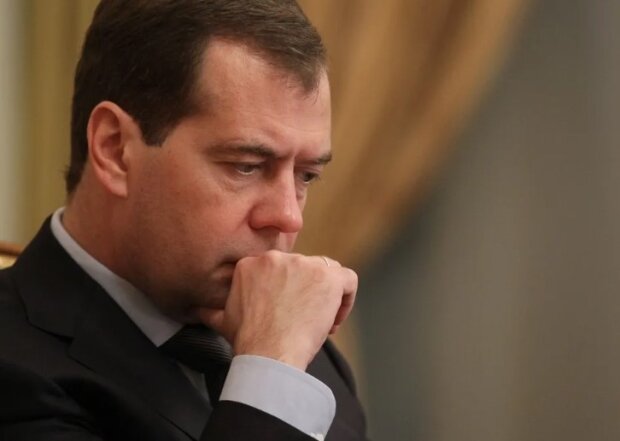 Люди прозревают: в России высмеяли Медведева и посоветовали найти хорошего учителя русского языка
