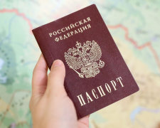 Кремль жестко одурачил Донбасс: в их паспорта ставят спецметки – документы не имеют никакой силы. Фото
