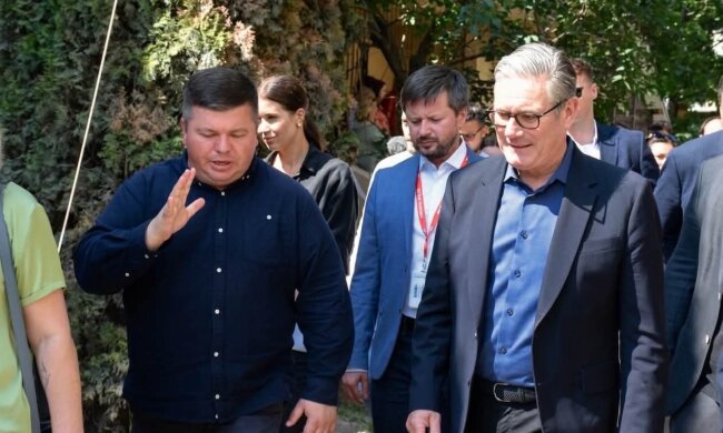 Візит солідарності та підтримки: Прем-міністр Великої Британії Кір Стармер відвідав Подільський район столиці