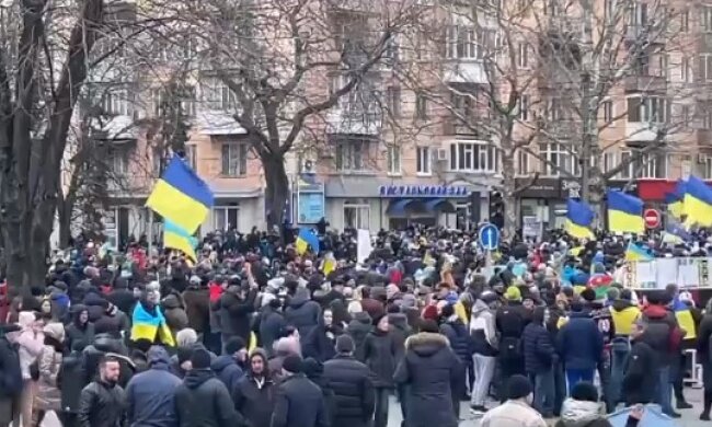 Митинг в Херсоне, фото: youtube.com