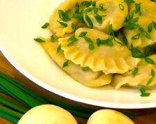 Рецепт нежных и простых картофельных вареников с куриной печенью. Фото: YouTube