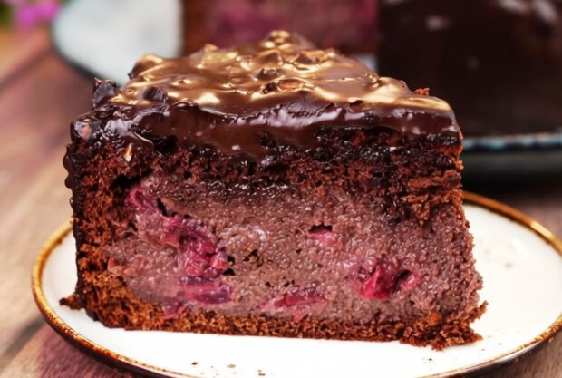 Торт "Пьяная вишня", кадр из видео