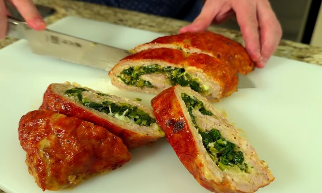 Мясной рулет из куриного филе с сыром