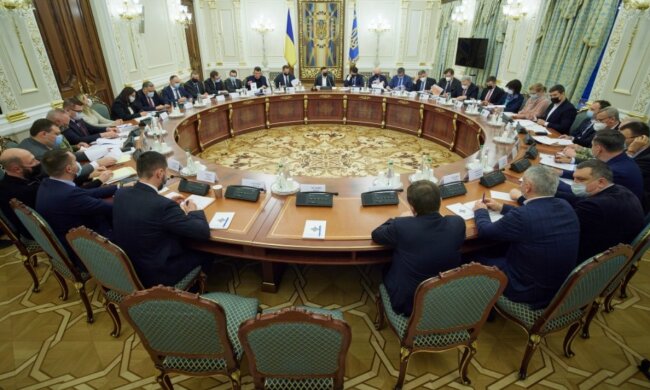 СМИ: Аваков и Разумков дали ответ о незаконности санкций СНБО против граждан Украины