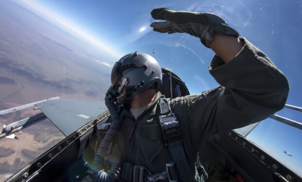 "Человек-невидимка": легендарный американский летчик-ас на F-16 готов защищать небо над Украиной