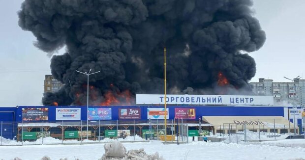 Лютый пожар поглотил "Эпицентр": украинцев срочно эвакуировали, первые кадры