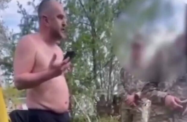З'явилося відео, де голова Дарницького ТЦК Руслан Трігуб роздягся та розповів, що він не військовослужбовець