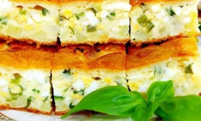 Сусіди збігуться на цей запах: рецепт соковитого заливного пирога з яйцем та зеленою цибулею на кефірі