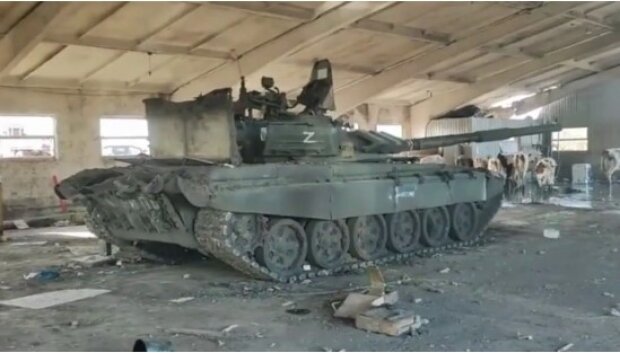 Ховали в корівнику: ЗСУ захопили трофейний танк путінської армії. Відео
