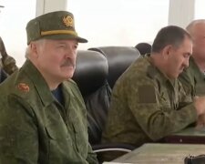 Беларусь стягивает эшелоны с военной техникой к границам Украины. Видео