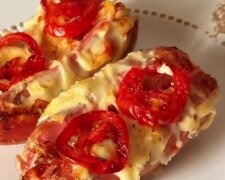 Сардельки у вершково-часниковому соусі, кадр з відео