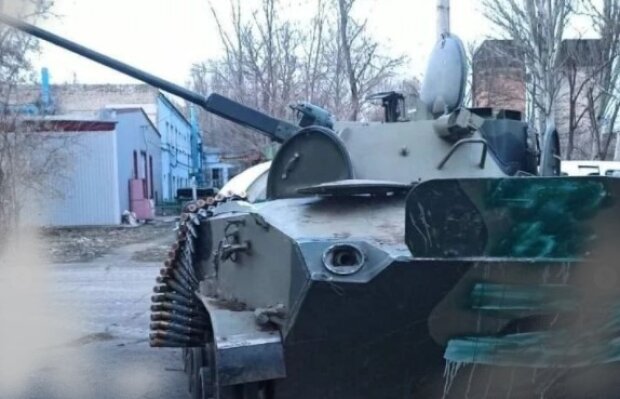 Дістають з танків руки і ноги: білоруських строковиків змушують чистити російську техніку після боїв
