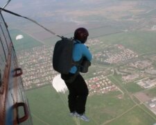 Не розкрився парашут: у Чернігівській області сталася трагедія з рятувальником