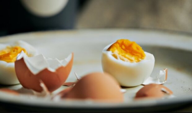 Варка яиц, фото: youtube.com