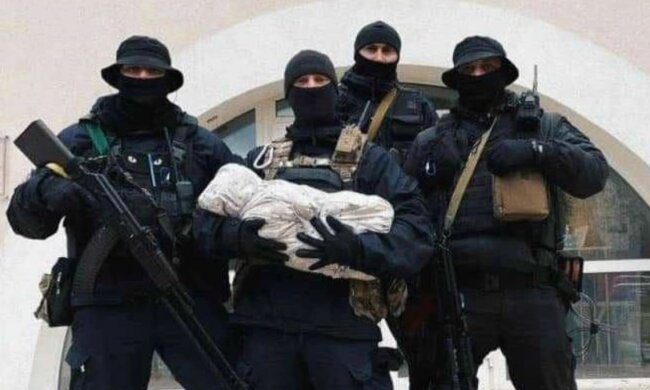 Справжній богатир! У родині київського поліцейського народився син під обстрілами. Фото