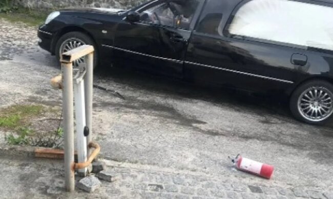 Взрыв катафалка в Киеве: появились фото и подробности