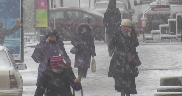 Опять метель, и мается былое в темноте: на Украину надвигается мощный снеговой шторм. Запасайтесь лопатами для раскопок имущества