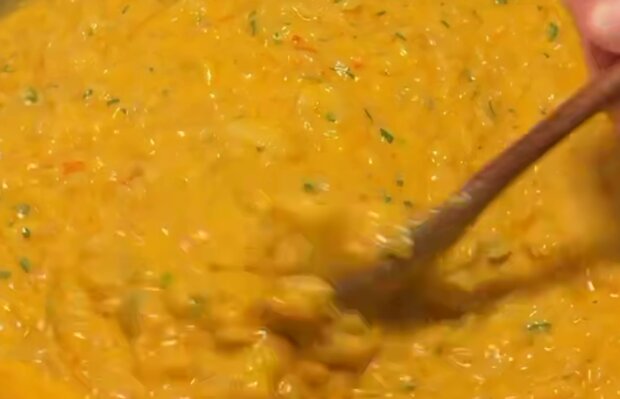 с печеными овощами и гребешками, кадр из видео