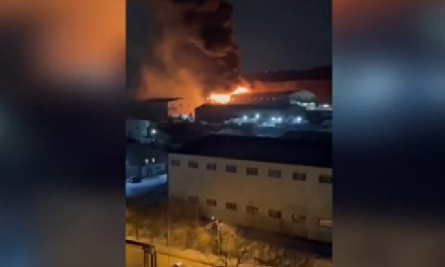 "Боженька, пощади": россияне молят о помощи. Исторический пожар во Владивостоке. Фото и видео ада