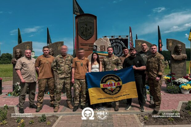 Живий зв'язок поколінь: бійці "Омеги" вшанували героїв Холодного Яру та свого легендарного командира