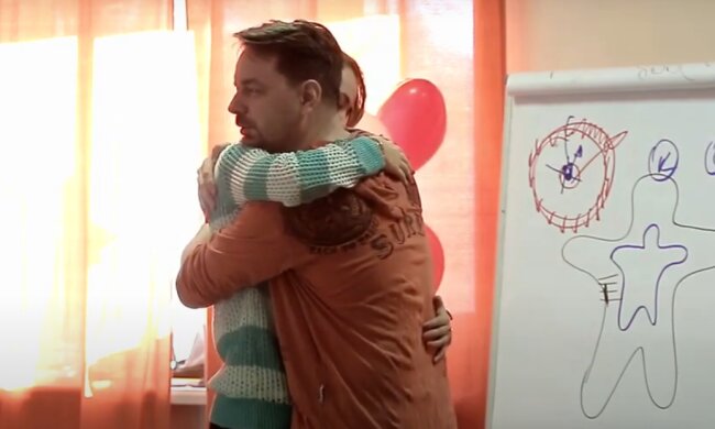 Обійми: скрін з відео