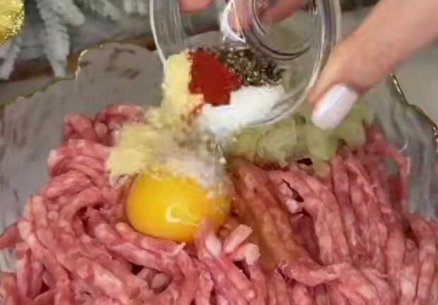 М'ясні гнізда з грибною начинкою, кадр з відео