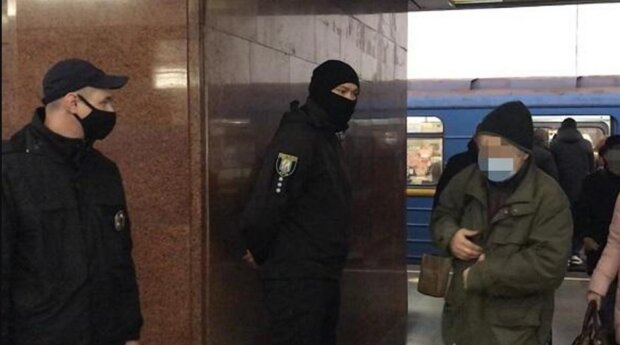 Полиция в киевском метро. Скриншот с видео на Youtube