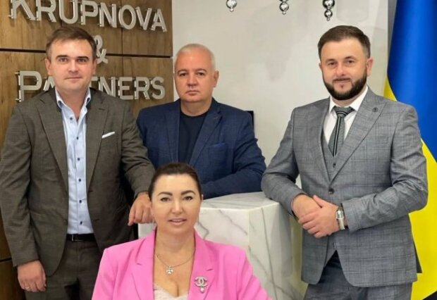 СМИ: Эксглава "АЙБОКС БАНКА" Мельник заявил, что адвокаты «Крупнова и партнеры» после получения гонорара "испарились" в критический момент