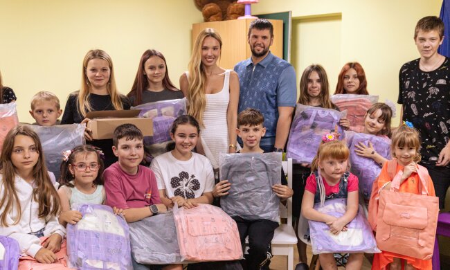 Владелец «Домино» Антон Шухнин помог еще ста семьям, потерявшим жилье из-за войны, обеспечить детей необходимым для учебы
