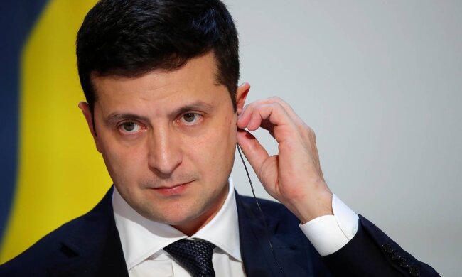 ЗМІ: президент вже півроку затягує підписання закону Про військових злочинців