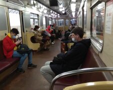 В киевском метро переполох: мужчины разбегаются первыми. Срочные подробности