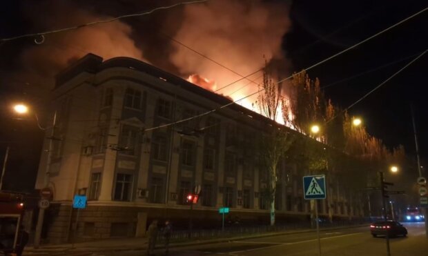 Бавовнятко відвідало Пушиліна: Донецьк здригається від вибухів, почалася потужна пожежа. Відео
