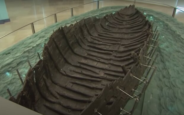 Стародавній човен. Фото: скріншот YouTube-відео