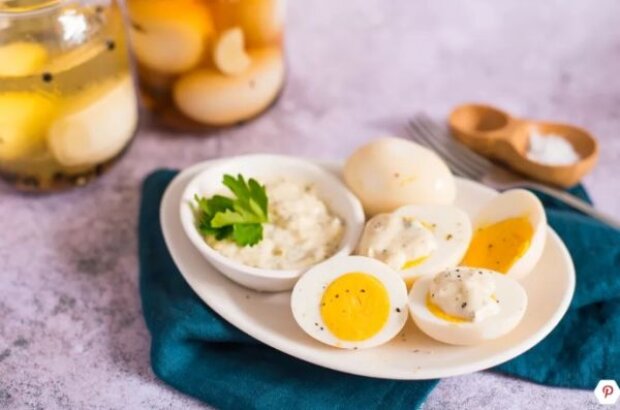 Такого вы не пробовали: рецепт яиц, которые варятся в сливочно-горчичном соусе