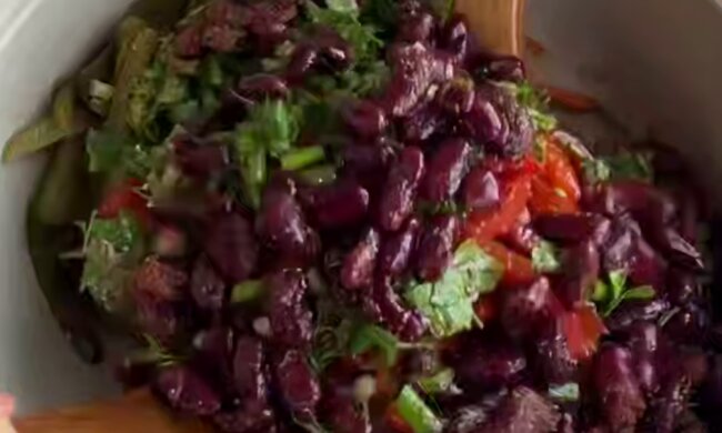 Салат со свеклой без варки овощей: быстро, ярко и невероятно вкусно, рецепт