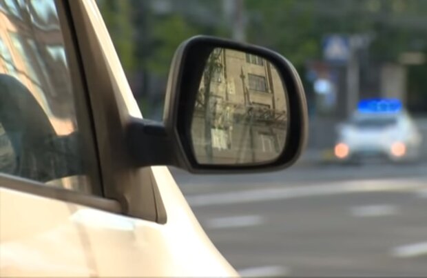 Дорога усеяна стеклом: водитель-беглец устроил громкое ДТП в Киеве. Пешехода просто снесло