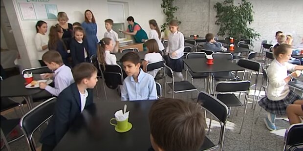 Как будут кормить школьников: правила в столовых изменились. Что нужно знать родителям