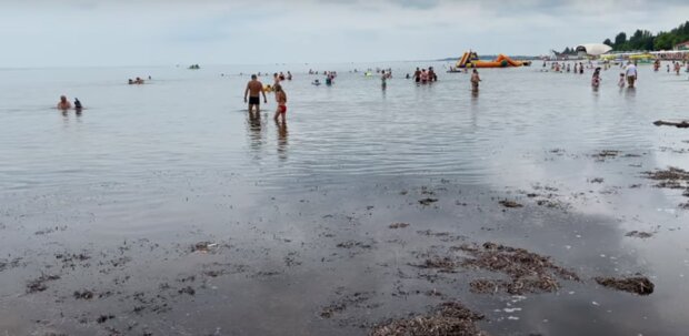"Очень воняет на пляжах": блогер рассказал об отдыхе в популярном Скадовске