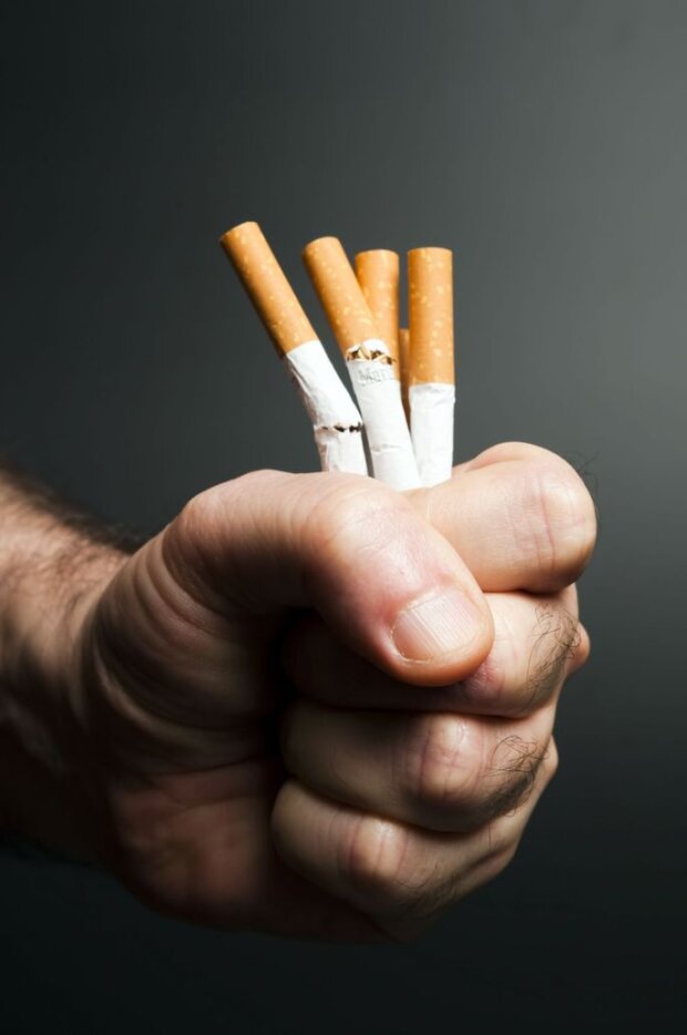Нові ціни на цигарки: тепер доведеться або кидати, або працювати лише на пачку