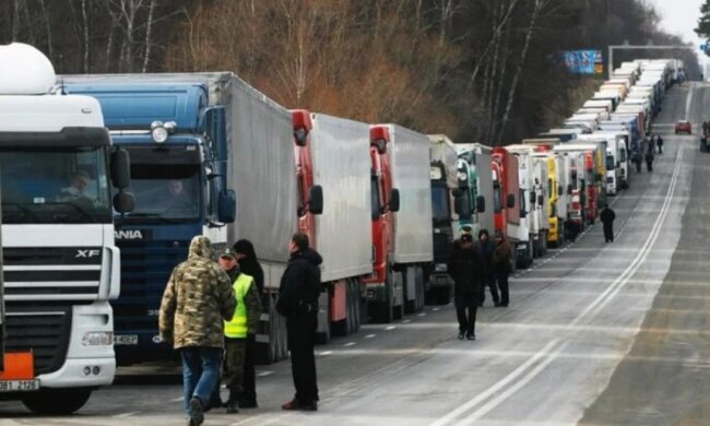 Вже не стало другого водія фури: що зараз відбувається на кордоні України з Польщею