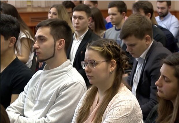 Украинским студентам сообщили о задержке стипендий