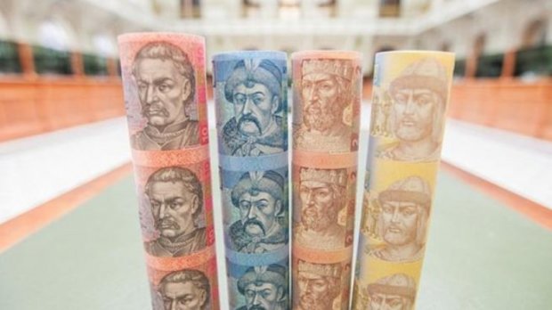 гривны в рулонах