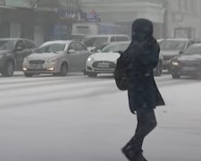В Украине выпал первый снег: Карпаты заметает, ударил мороз