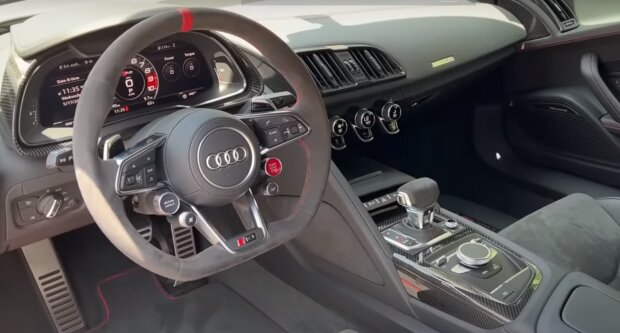 Audi R8: скрин с видео