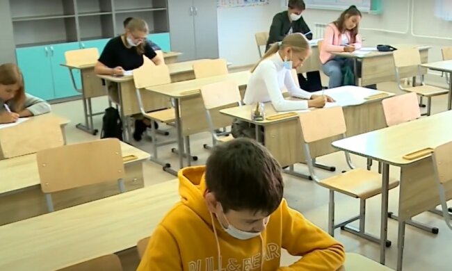 Школьные каникулы начнутся на месяц раньше: родителям назвали даты